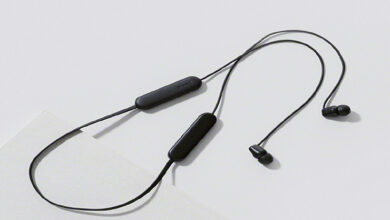 Sony WI-C100 Wireless Neckband Earbuds یک جفت هدفون بیسیم با قیمت مناسب